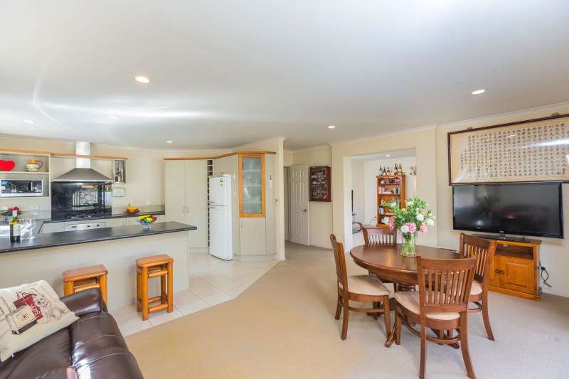 115 Middlefield Drive photo 3