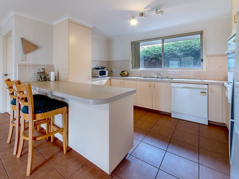 27 Leigh Drive, PAKENHAM, VIC 3810