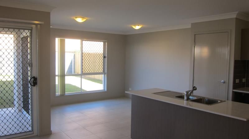 30 Lemur Parade, Dakabin, QLD 4503