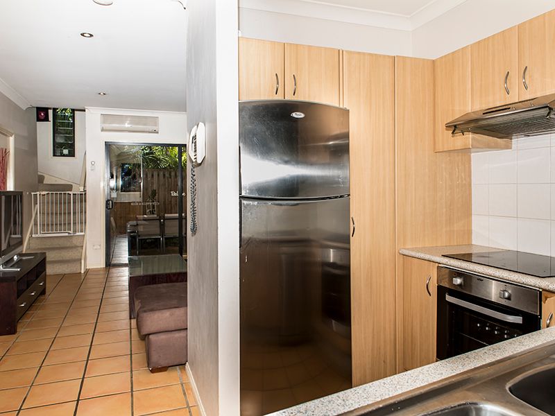 9 Christian Street, CLAYFIELD, QLD 4011