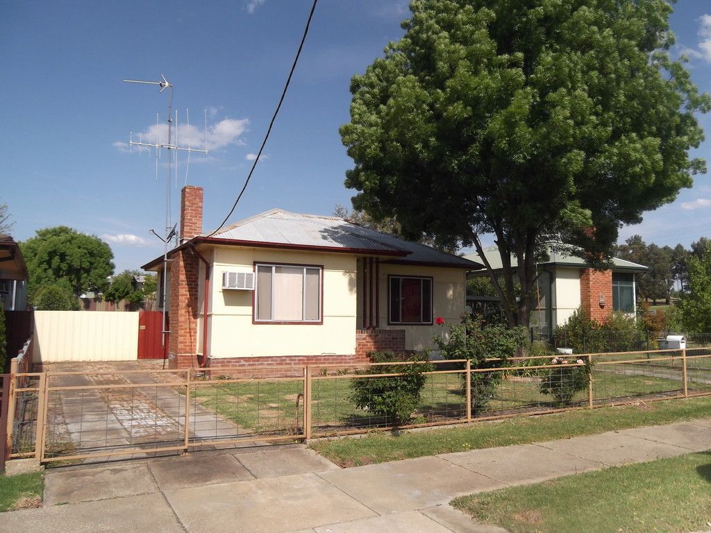 33 Darling Avenue, COWRA NSW 2794