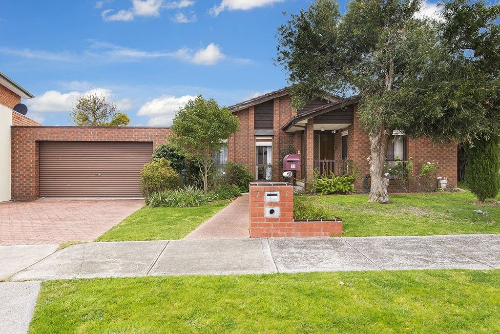 32 Cunningham Drive, Mill Park VIC 3082