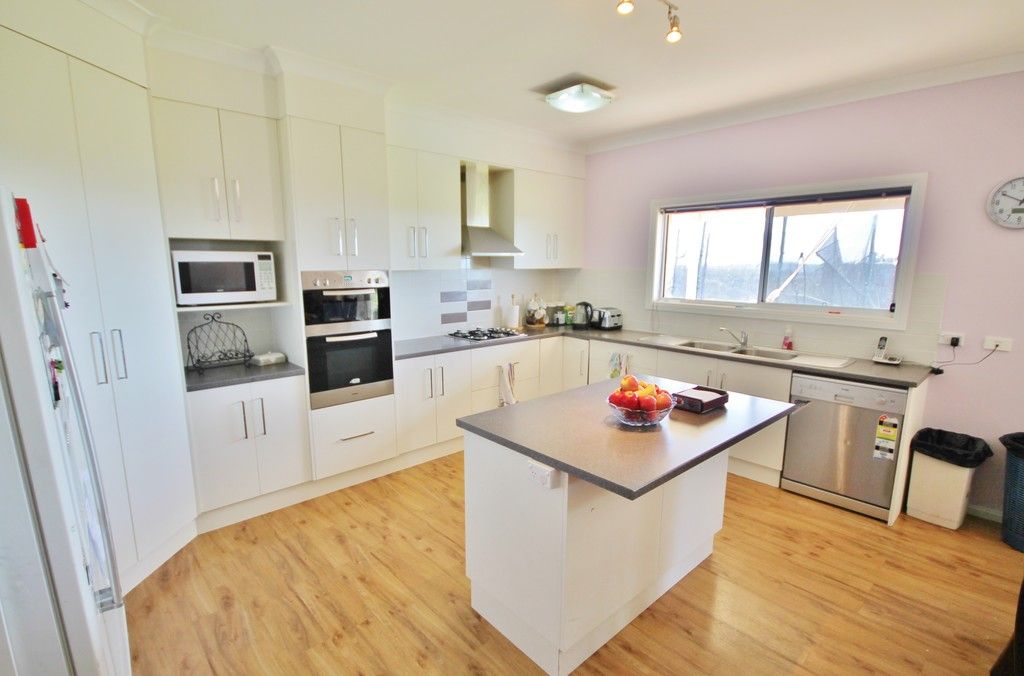 49 Old Monteagle Road, Young, NSW 2594