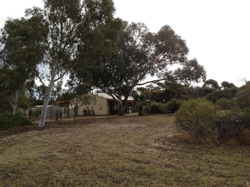 4 Commander Court, Moresby, WA 6530