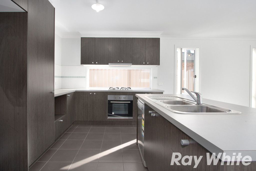 11 Serenity Street, PAKENHAM, VIC 3810