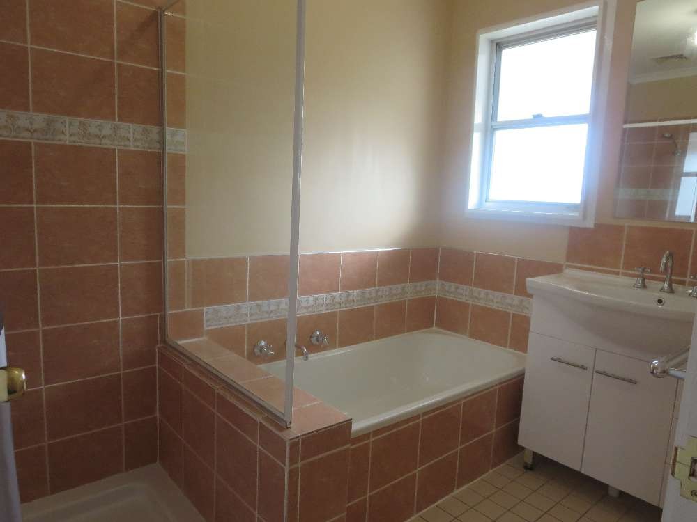 4 Cyprus Place, West Albury, NSW 2640