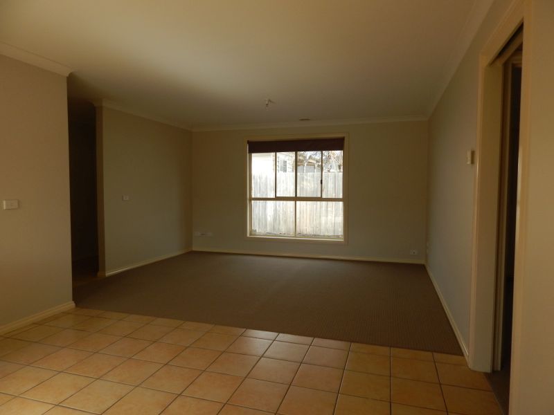 2/11 Leonard Avenue, Glenroy, VIC 3046