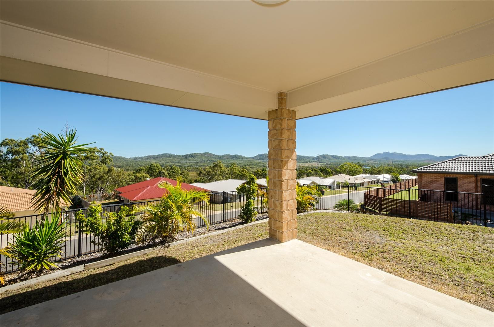 45 Dartmouth Close, Clinton, QLD 4680