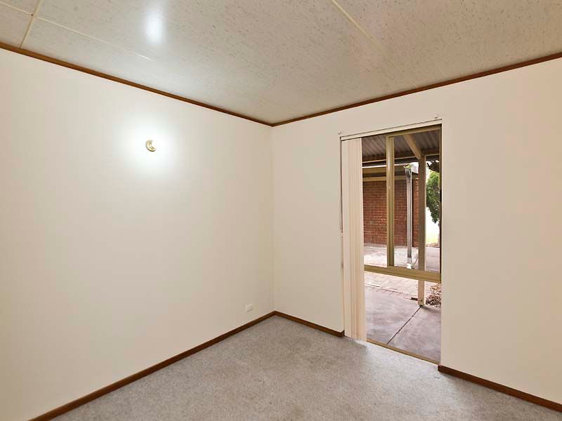 17 Meadow Close, Kardinya, WA 6163