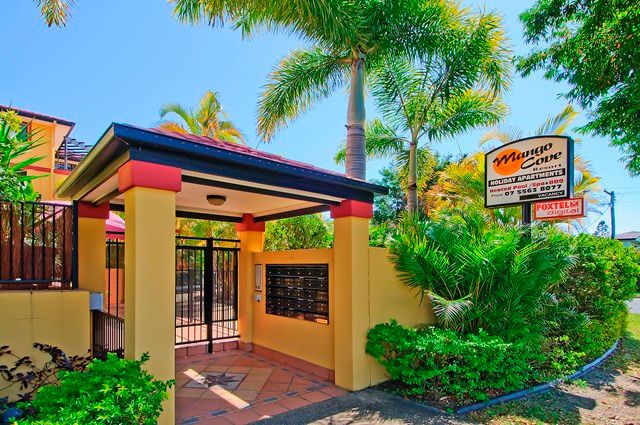 27/10-12 Bath Streeet, Labrador, QLD 4215