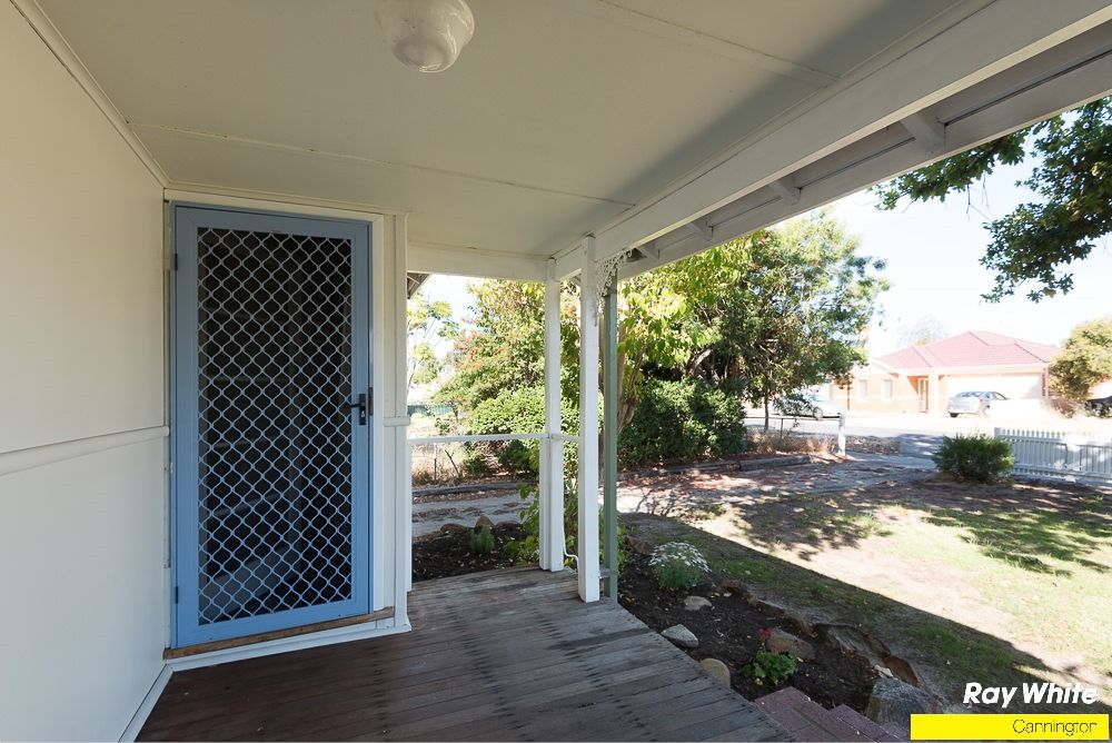 22 Barnsley Street, Queens Park, WA 6107
