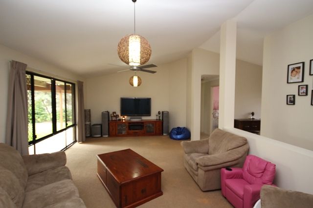 11 Winston Court, Landsborough, QLD 4550