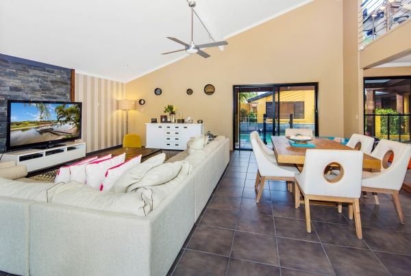 70 Walter Raleigh Crescent, Hollywell, QLD 4216