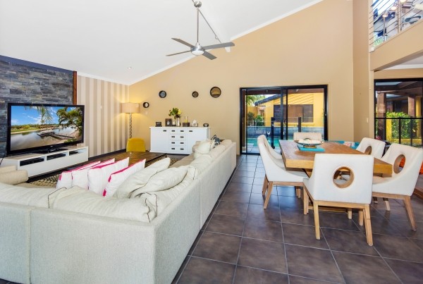70 Walter Raleigh Crescent, Hollywell, QLD 4216