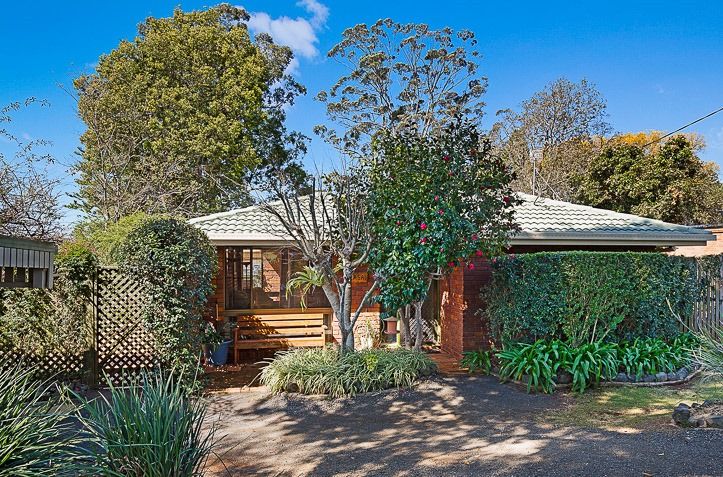 18 Bingara Street, Mount Lofty, QLD 4350
