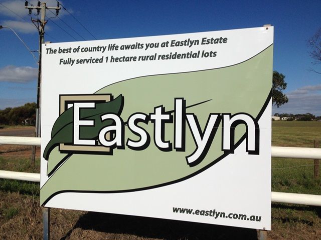 298 Eastlyn Drive, Deepdale, WA 6532