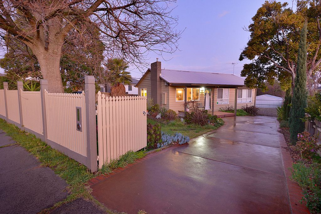 39 Silverton Drive, Ferntree Gully VIC 3156