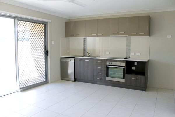 2/15 Brushbox Street, Ripley, QLD 4306