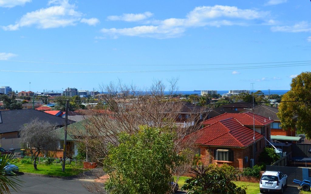 4/10 Myrtle Street, Coniston, NSW 2500