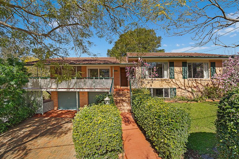 16 Ferguson Street, Mount Lofty QLD 4350