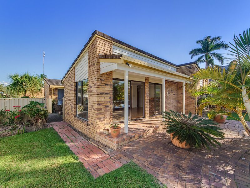 11 Dunbarton Avenue, Sorrento, QLD 4217