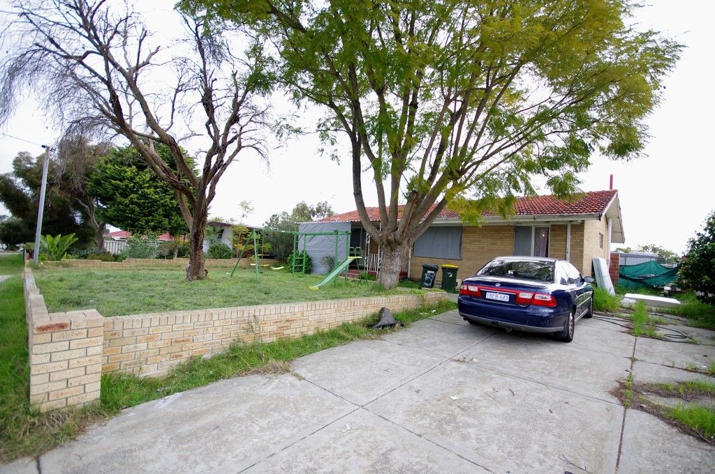 5 Roydon Way, Girrawheen, WA 6064