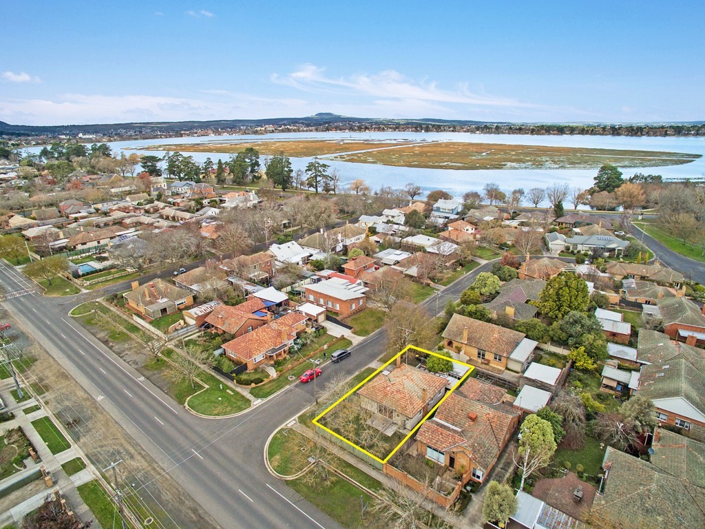 9 Lindisfarne Crecent, Lake Wendouree, VIC 3350