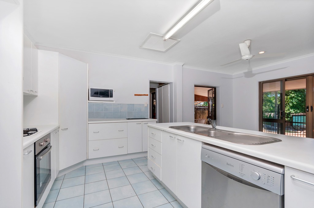 18 Hermes Close, Mooroobool, QLD 4870