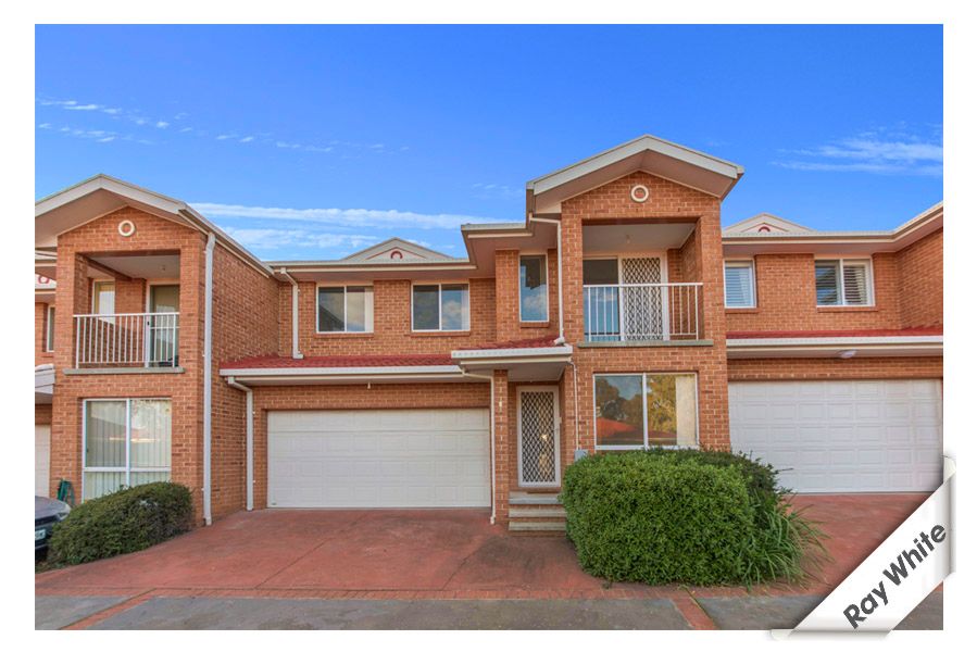 4/8 Proserpine Circuit, Amaroo, ACT 2914