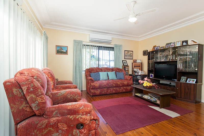 61 Deakin Street, Oak Flats, NSW 2529