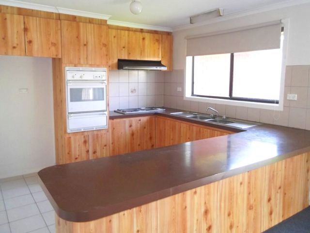 30 Lady Penrhyn Avenue, Mill Park, VIC 3082