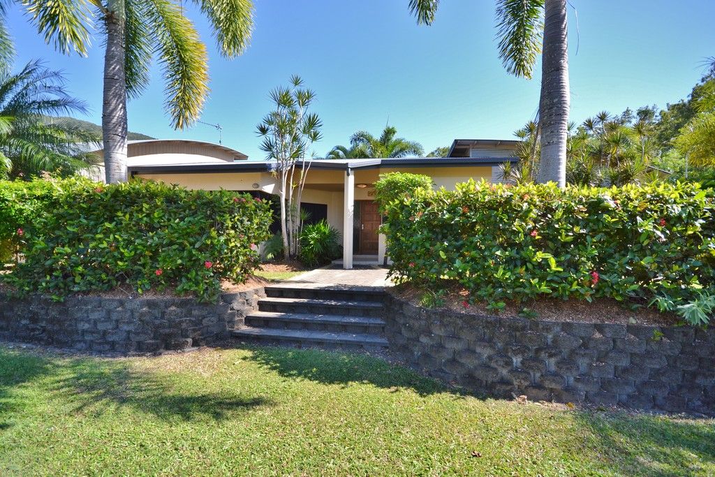 1 Jupiter Close, Clifton Beach, QLD 4879