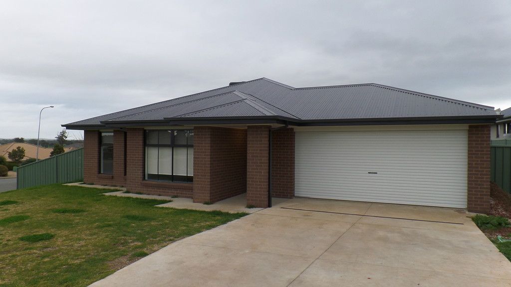 27 Melaleuca Drive, Forest Hill, NSW 2651