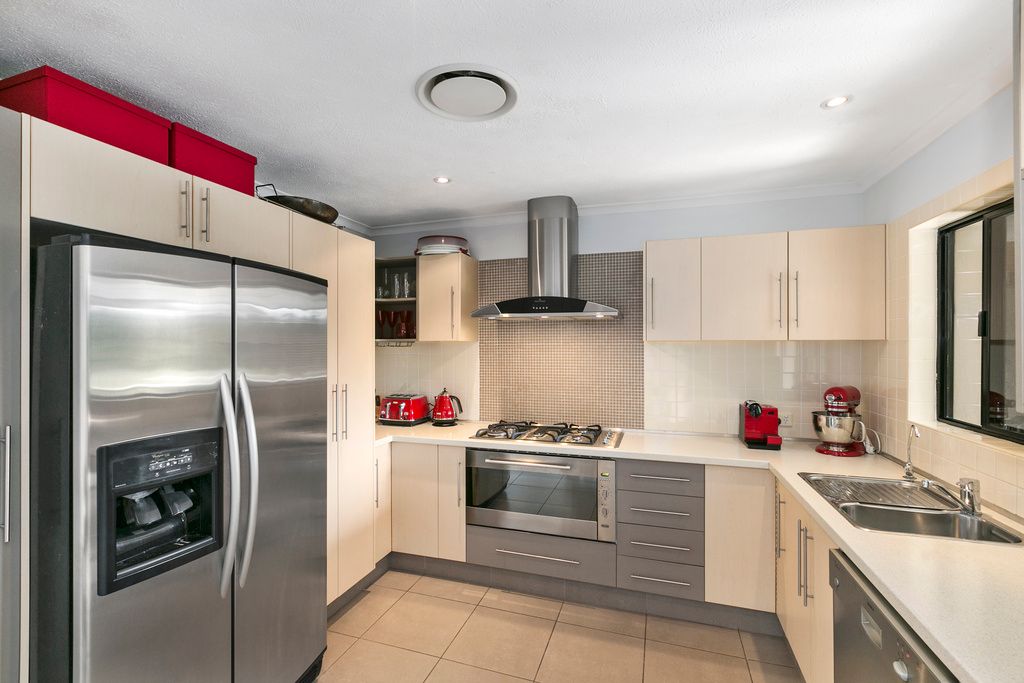 9 Nakina Street, Southport, QLD 4215