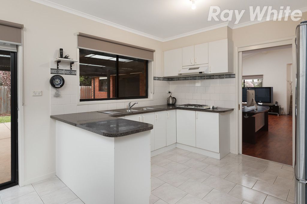 4 Underwood Close, Mill Park, VIC 3082