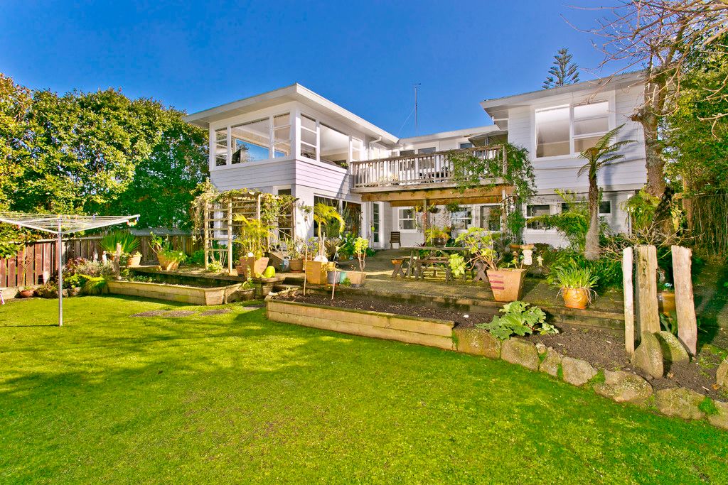 52 Holland Road, Hillcrest, North Shore City