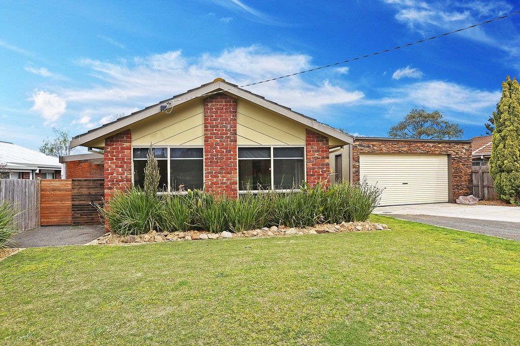 17 Mulholland Crescent, Grovedale, VIC 3216