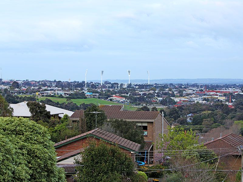 83 Reigate Road, Highton, VIC 3216
