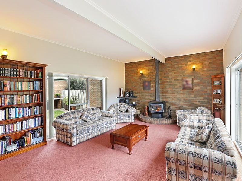 7 St Elmo Crescent, Highton, VIC 3216