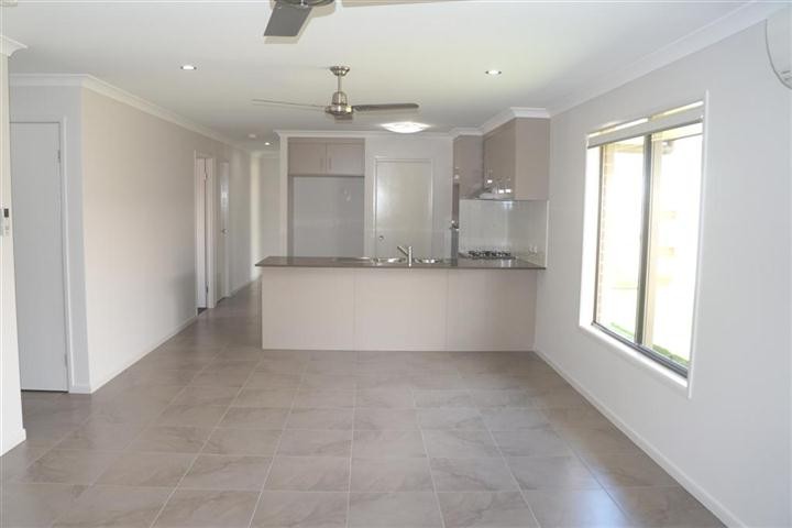 43 Petrel Street, Kirkwood, QLD 4680