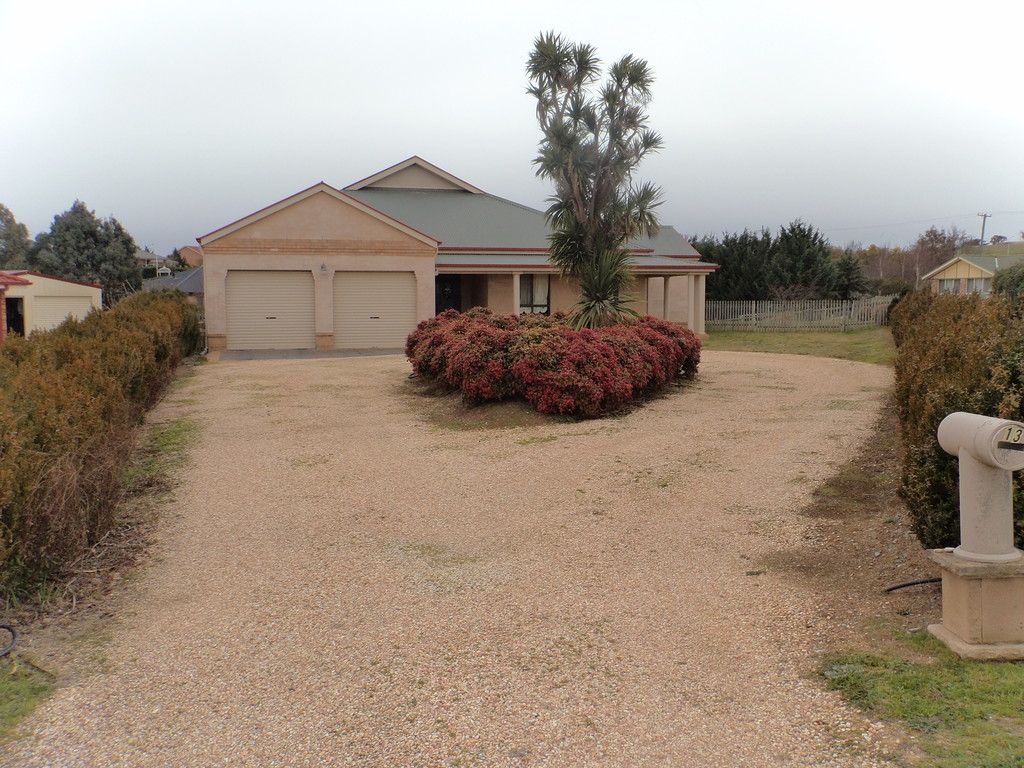 13 Oxley Crescent, Goulburn, NSW 2580