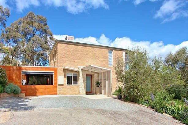 9 Warenda Road, Clare SA 5453