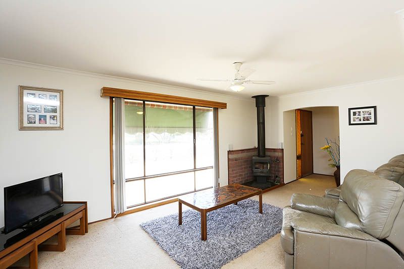 10 Moonta Terrace, Port Clinton, SA 5570