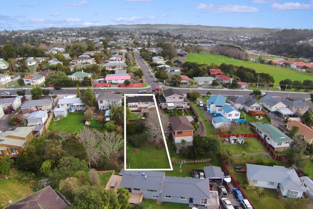 25 Kaipatiki Road, Glenfield, North Shore City