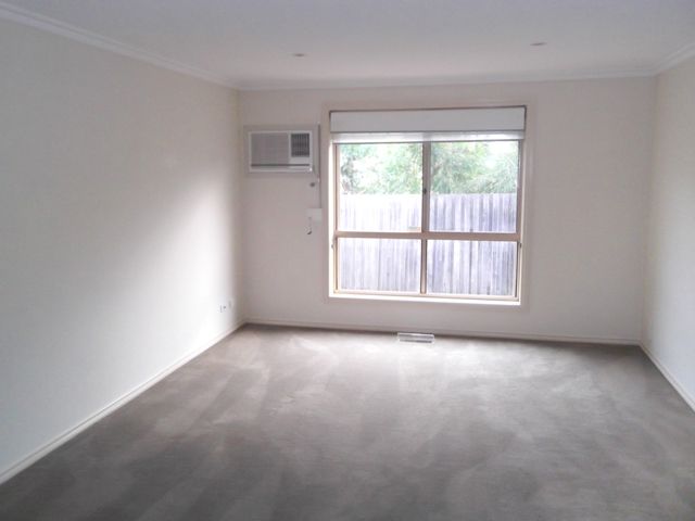 2/34 St Vigeons Road, Reservoir, VIC 3073