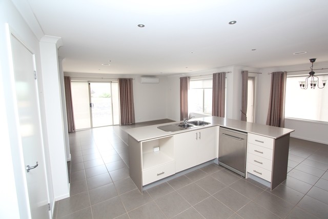 52 Waterford Drive, Miners Rest, VIC 3352