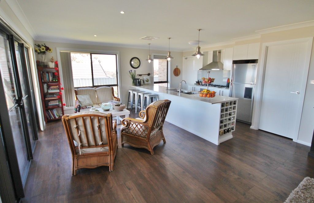 12 Henry Place, Young, NSW 2594