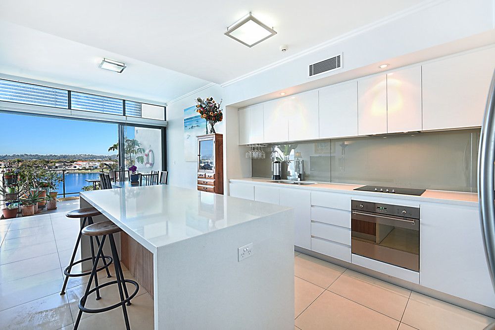9 Moores Crescent, Varsity Lakes QLD 4227