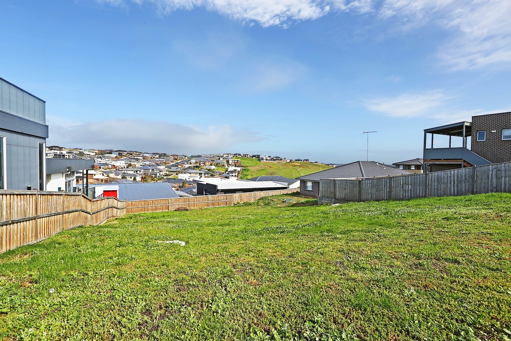 11 Stoneleigh Crescent, Highton, VIC 3216