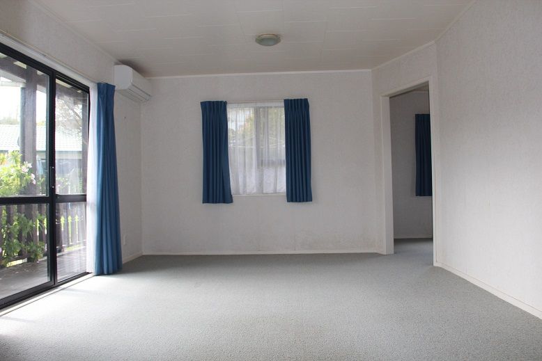 24 Leiden Place, Totaravale, North Shore City